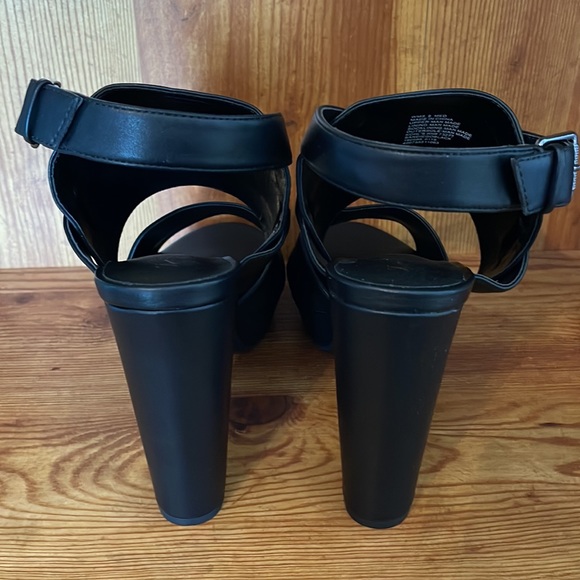 Simply Vera Vera Wang Black chunky platform heels, size 9, memory foam sock - Picture 5 of 10